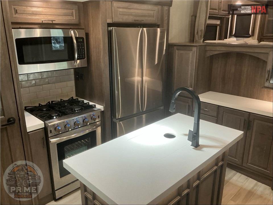 2022 Grand Design Recreational Vehicles M-380FL - SOLITUDE FIFTH WHEEL SERIES — фото 9