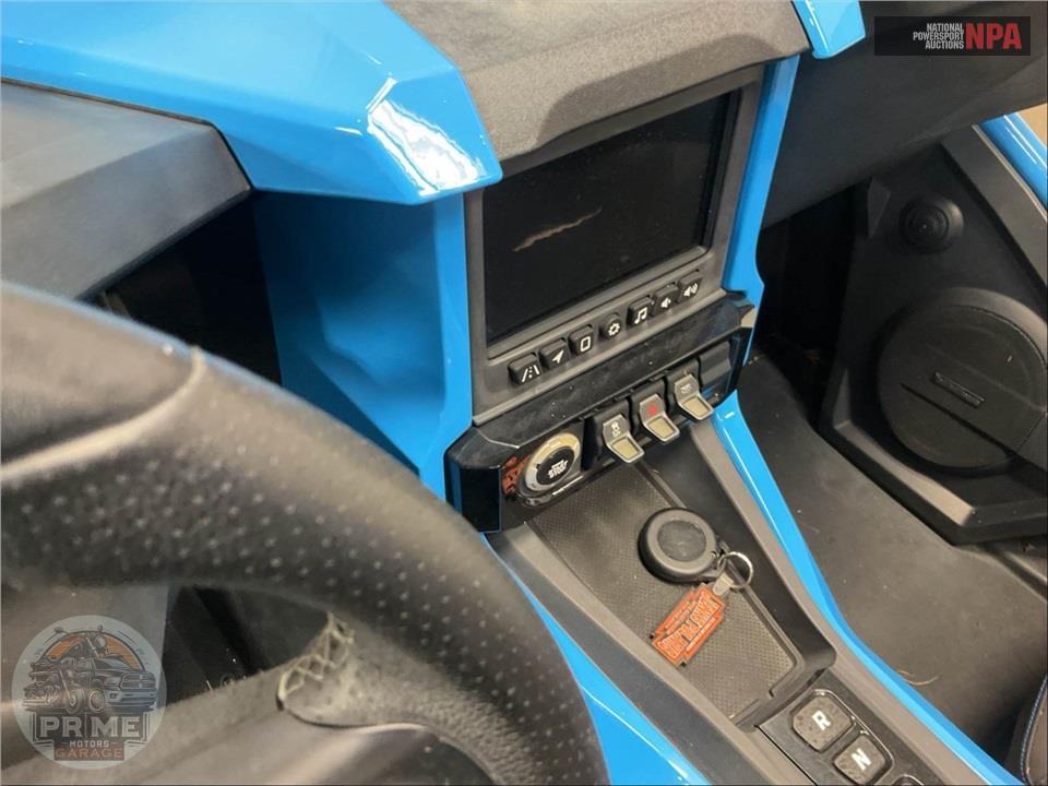 2020 Polaris SLINGSHOT R AUTODRIVE — фото 21