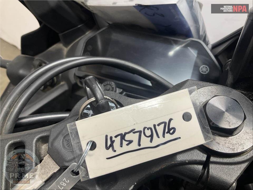 2025 Yamaha YZF-R3 — фото 10