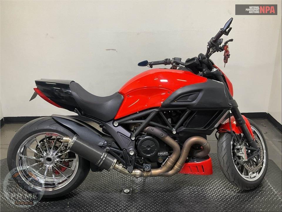 2015 Ducati DIAVEL CARBON RED — фото 1