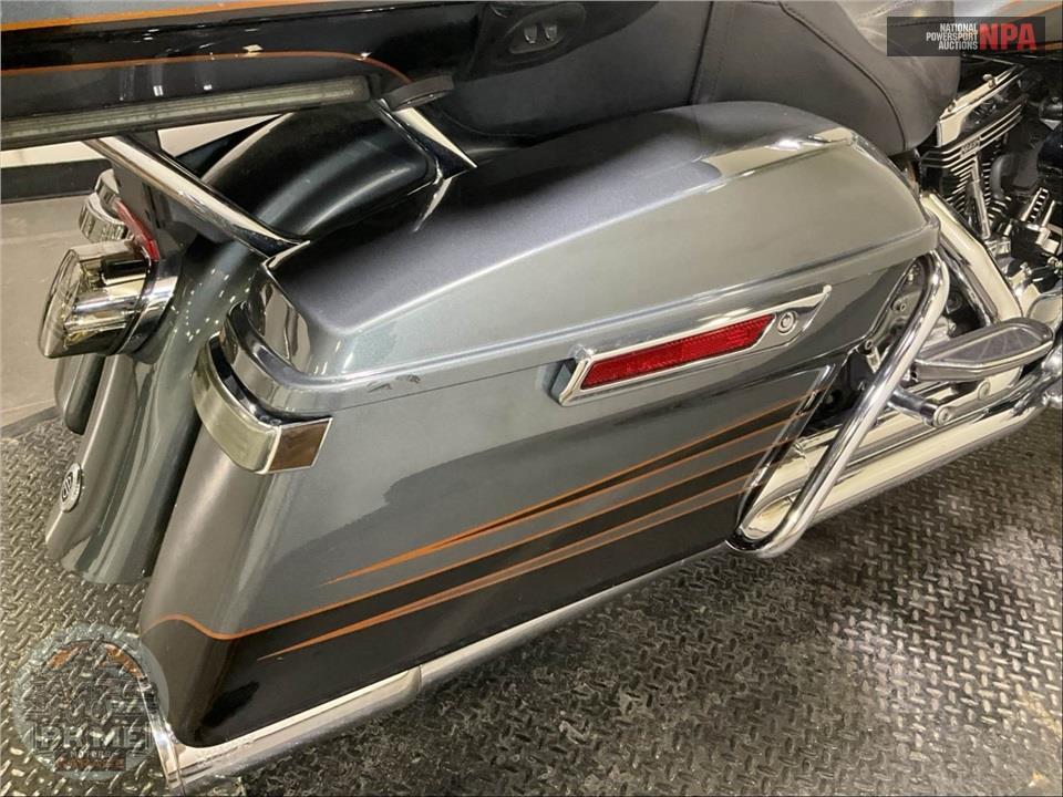 2016 Harley-Davidson FLTRUSE CVO ROAD GLIDE ULTRA — фото 28