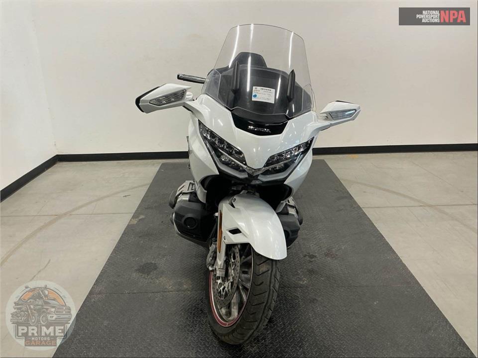 2018 Honda GL1800 GOLDWING TOUR (WHITE) — фото 2