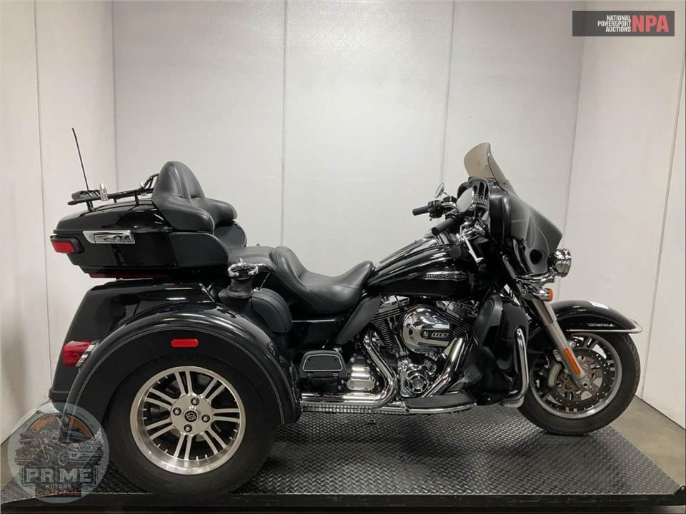 2015 Harley-Davidson FLHTCUTG TRIGLIDE ULTRA CLASSIC — фото 1