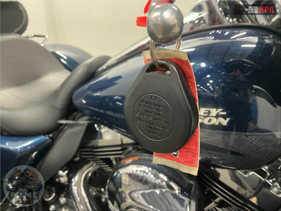 2016 Harley-Davidson FLHTCUTG TRIGLIDE ULTRA CLASSIC — фото 11