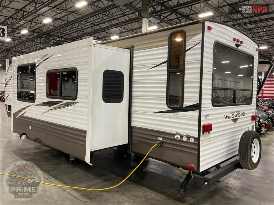 2019 Wildwood By Forest River M-28RLSS -  SERIES — фото 3