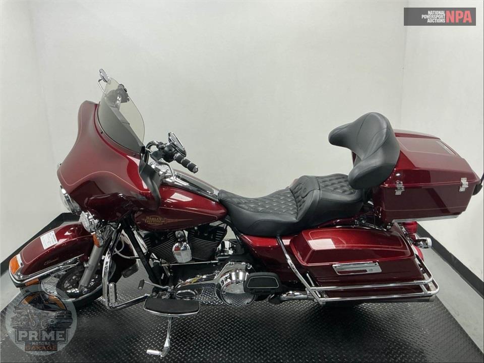 2010 Harley-Davidson FLHTC ELECTRA GLIDE CLASSIC — фото 3
