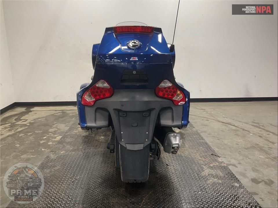 2011 Can-Am SPYDER RT-S SE5 — фото 4