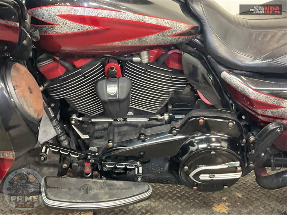2018 Harley-Davidson FLTRXS ROAD GLIDE SPECIAL — фото 7