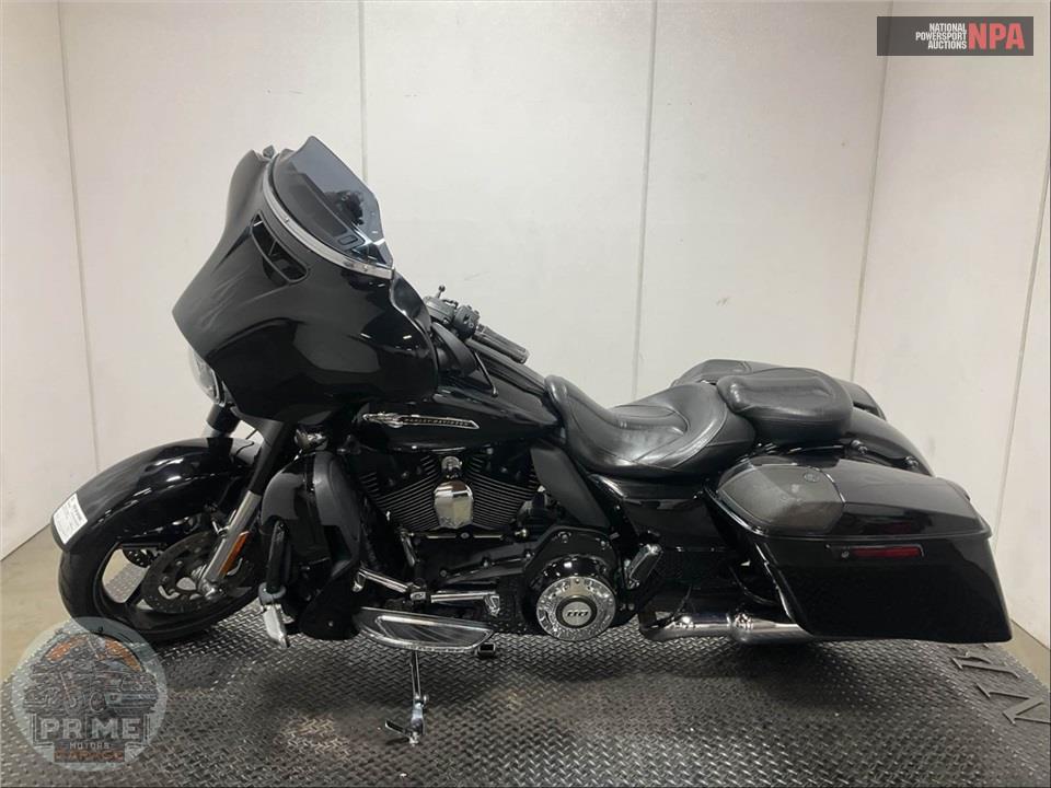 2016 Harley-Davidson FLHXSE CVO STREET GLIDE SPECIAL — фото 3