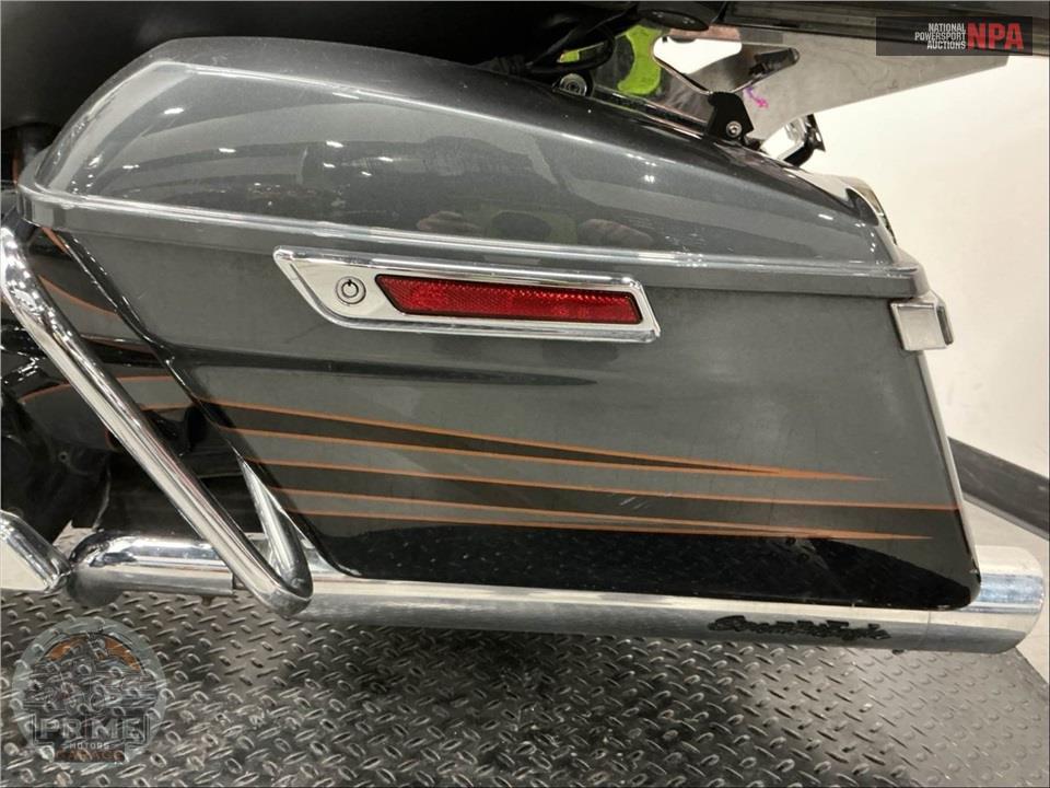 2016 Harley-Davidson FLTRUSE CVO ROAD GLIDE ULTRA — фото 21
