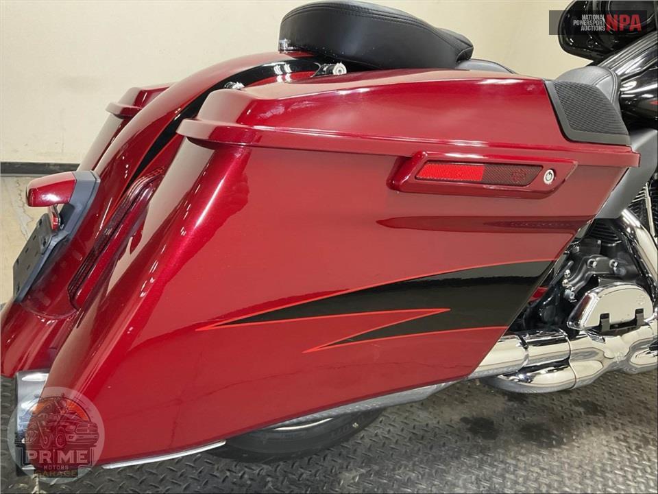 2017 Harley-Davidson FLHXSE CVO STREET GLIDE — фото 22