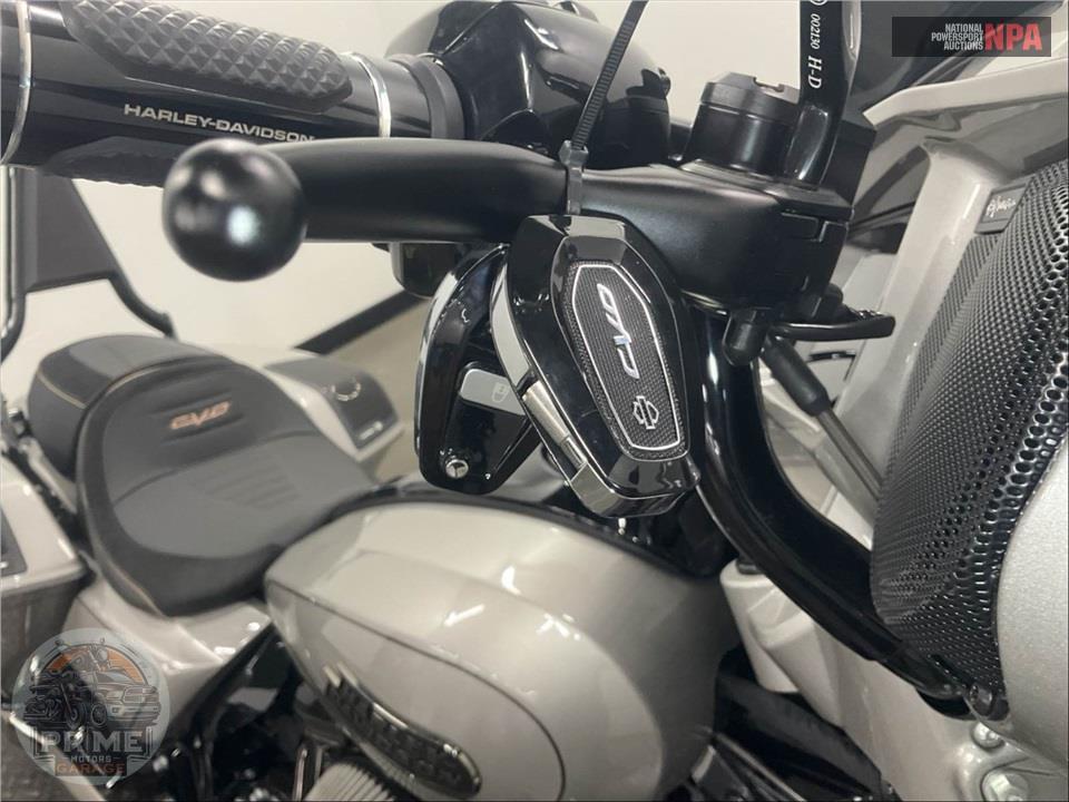 2023 Harley-Davidson FLHXSE CVO STREET GLIDE — фото 11
