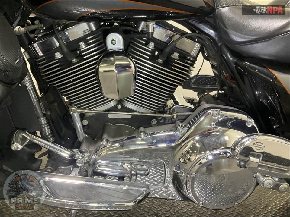 2016 Harley-Davidson FLTRUSE CVO ROAD GLIDE ULTRA — фото 7