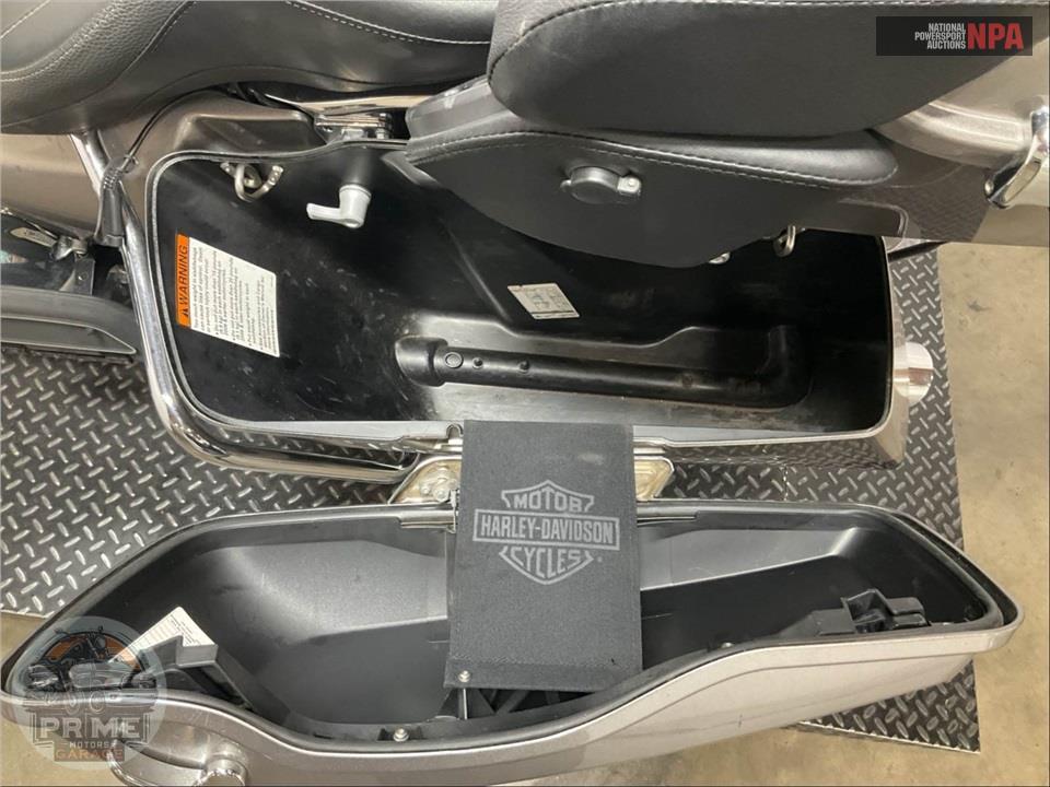 2017 Harley-Davidson FLHTK ULTRA LIMITED — фото 24