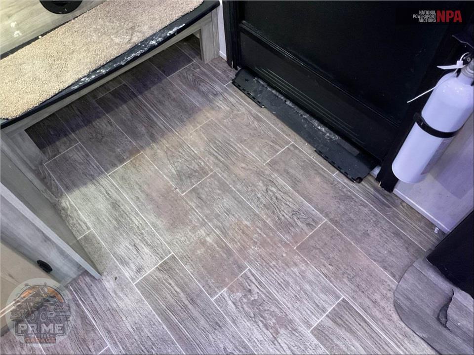 2022 Cherokee By Forest River M-3990SUITE ARCTIC WOLF FIFTH WHEEL SERIES — фото 22