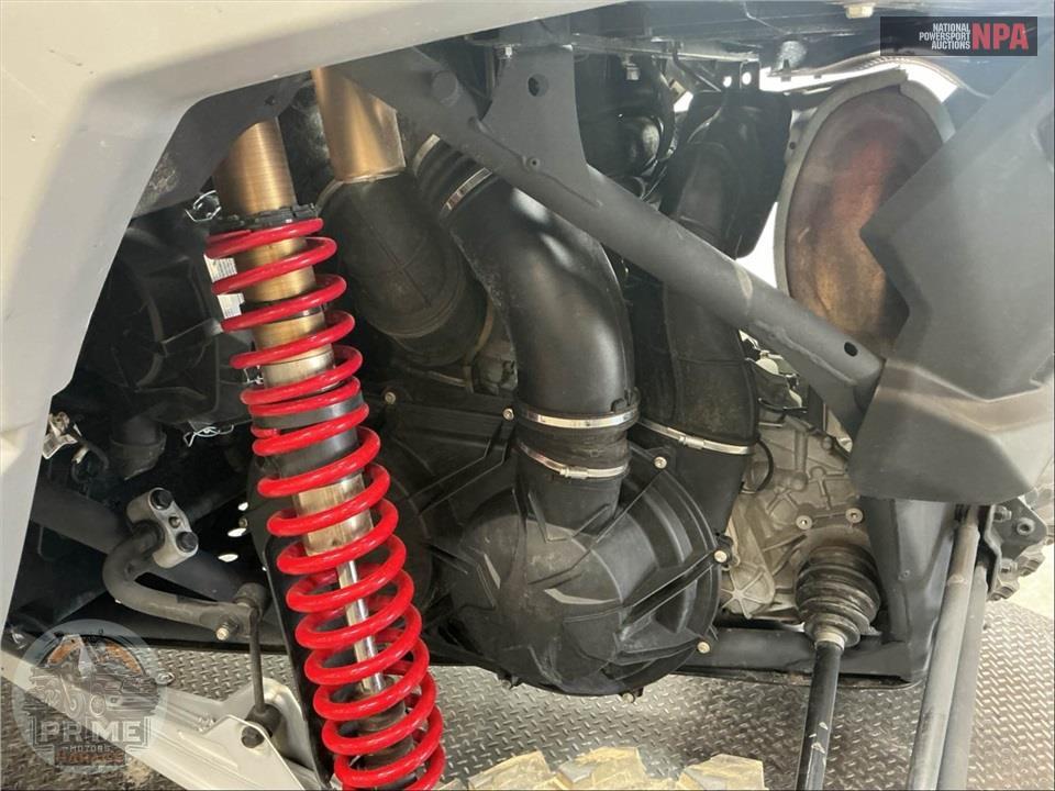 2025 Can-Am MAVERICK X3 MAX RS TURBO RR (RED & SILVER) — фото 9