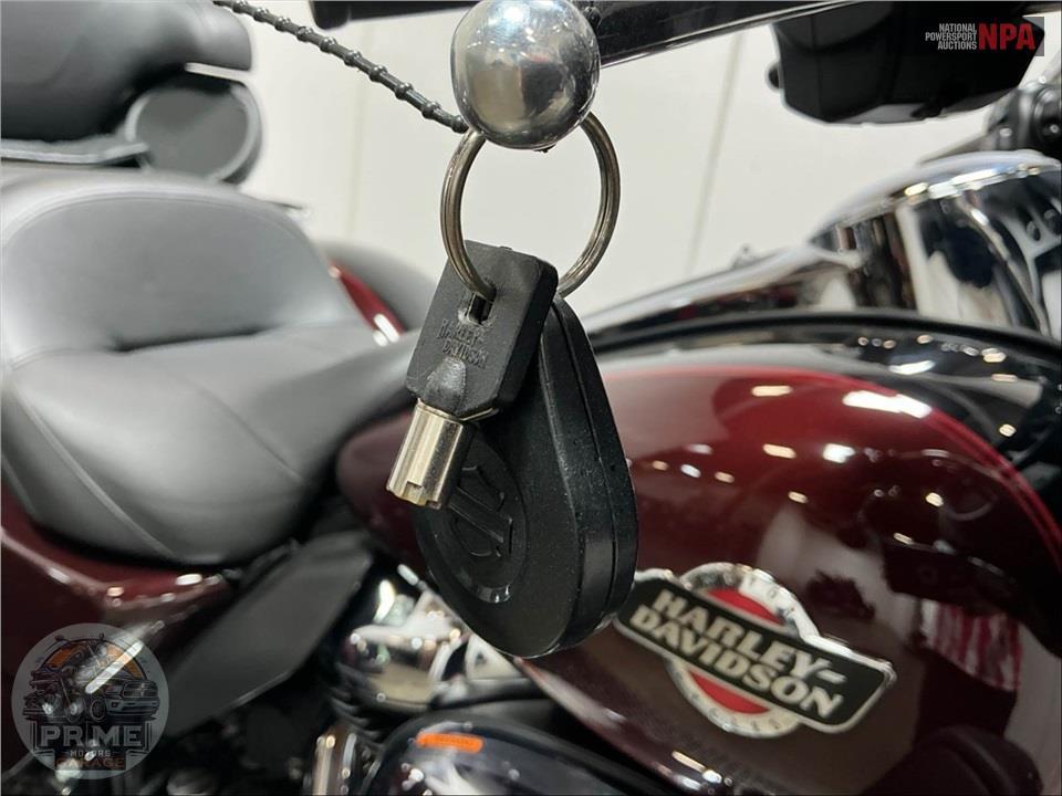2022 Harley-Davidson FLHTCUTG TRI GLIDE ULTRA CLASSIC — фото 11