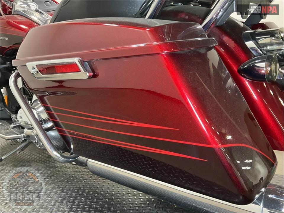2015 Harley-Davidson FLTRUSE CVO ROAD GLIDE ULTRA — фото 18