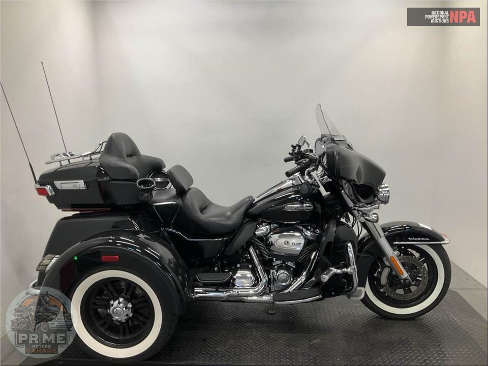 2018 Harley-Davidson FLHTCUTG TRI GLIDE ULTRA — фото 1