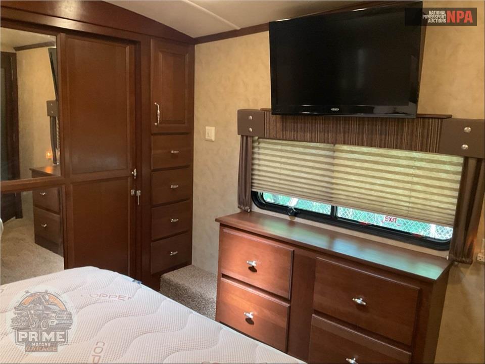 2013 Cedar Creek M-36RE - FIFTH WHEEL SERIES — фото 12
