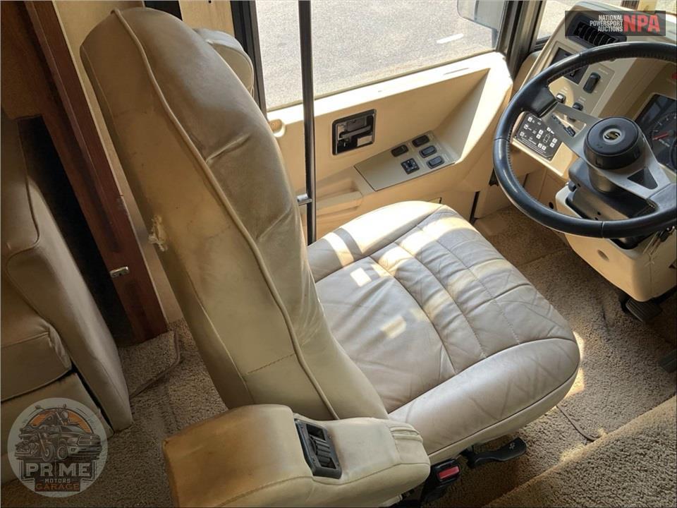 2006 Winnebago M-35A WORKHORSE ADVENTURER SERIES — фото 17