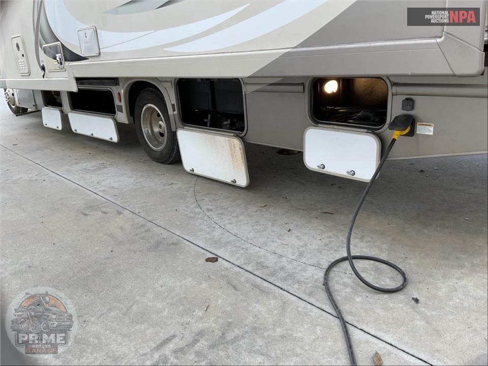 2018 Thor Motor Coach WS31 E450-V10 - QUANTUM SERIES — фото 51