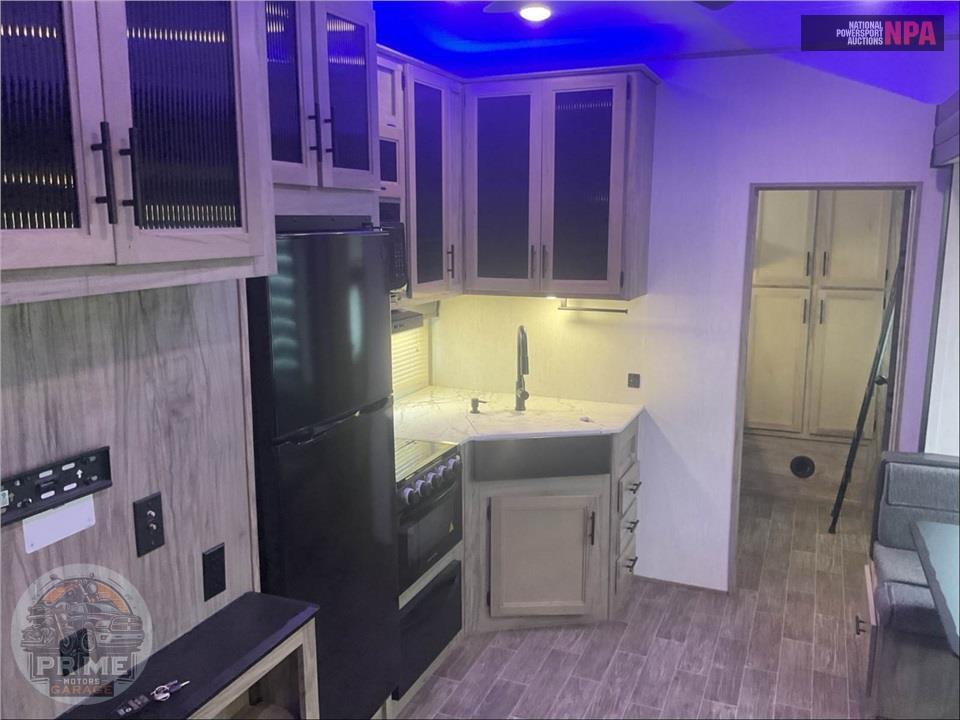 2022 Cherokee By Forest River M-287BH ARCTIC WOLF FIFTH WHEEL SERIES — фото 7