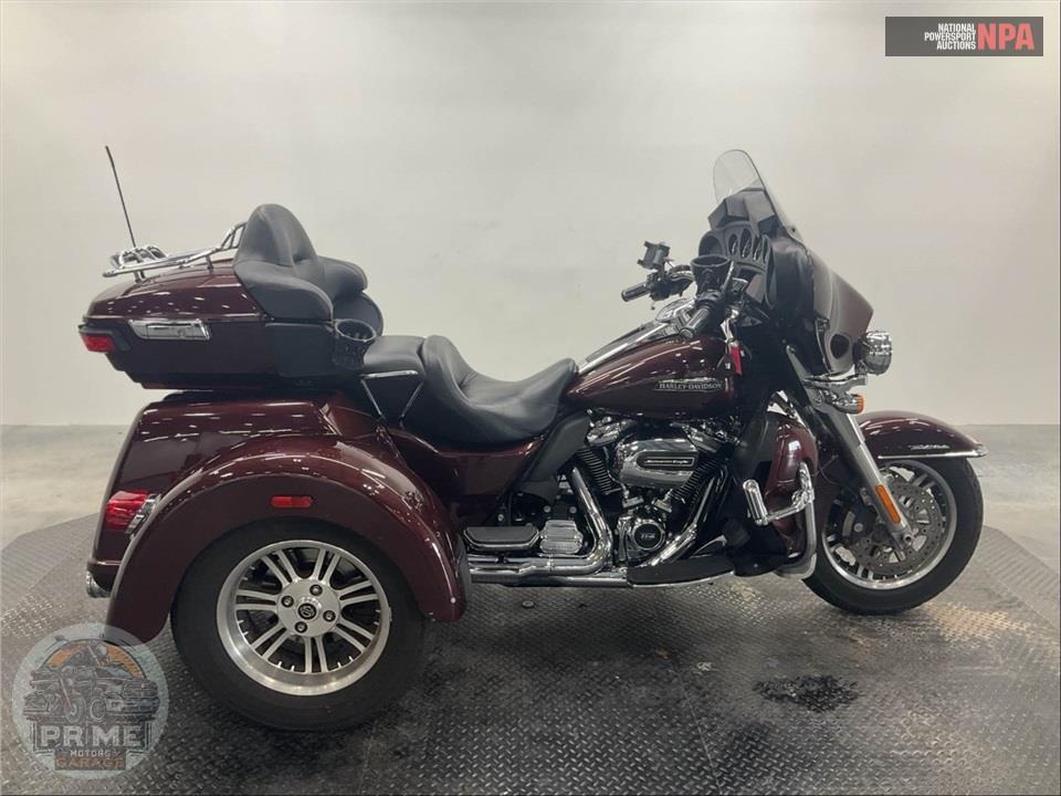 2019 Harley-Davidson FLHTCUTG TRI GLIDE ULTRA — фото 1