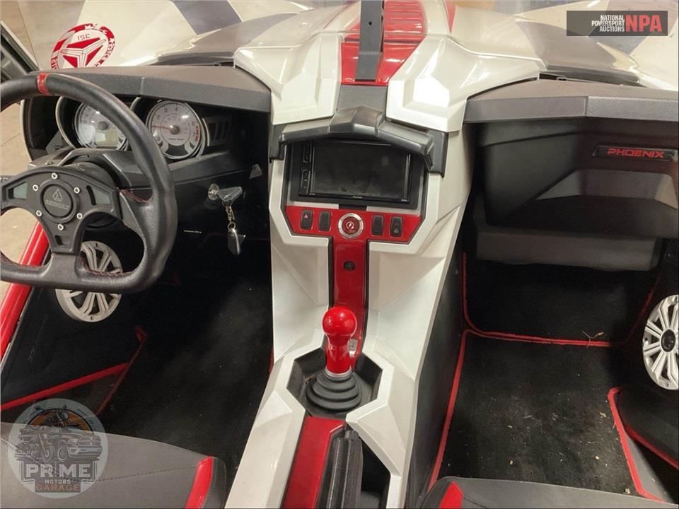 2016 Polaris SLINGSHOT SL LE — фото 37