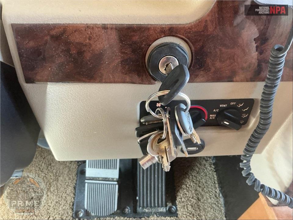 2012 Winnebago M-36M-CUMMINS 360HP - JOURNEY SERIES — фото 17