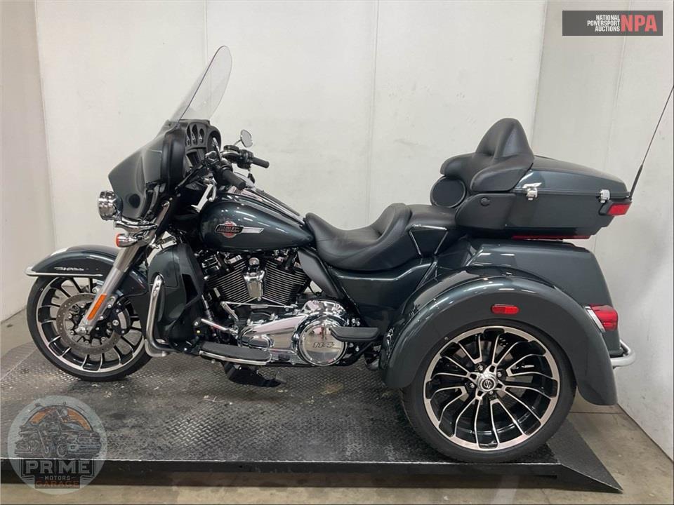 2025 Harley-Davidson FLHTCUTG TRI GLIDE ULTRA CLASSIC — фото 3