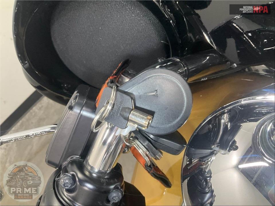 2017 Harley-Davidson FLHTK ULTRA LIMITED — фото 11