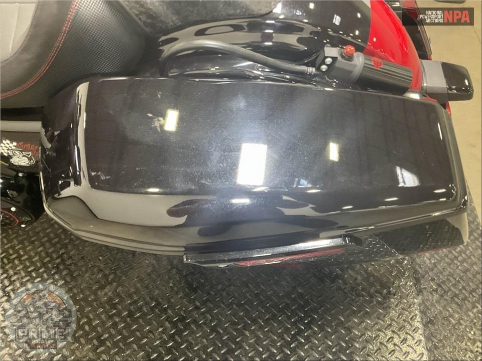 2025 Harley-Davidson FLTRXSTSE CVO ROAD GLIDE ST — фото 17