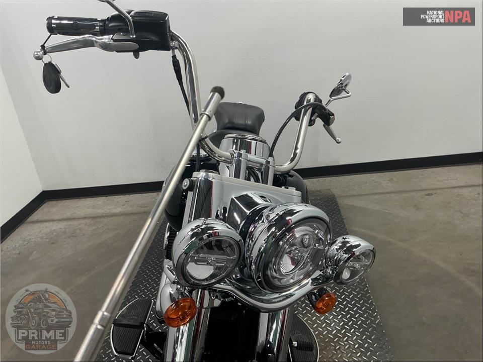 2023 Harley-Davidson FLHCS HERITAGE CLASSIC 114 — фото 16