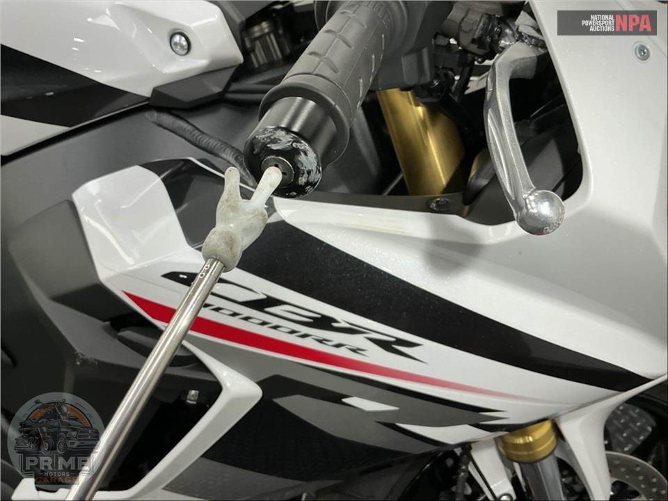 2025 Honda CBR1000RR — фото 28