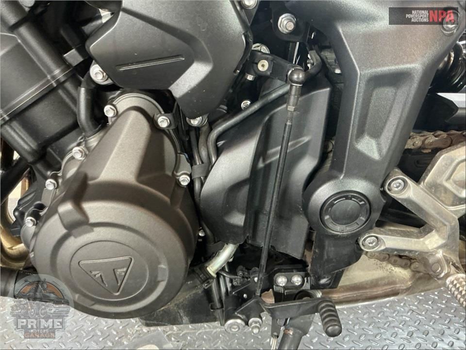 2023 Triumph TRIDENT (BLACK) — фото 10