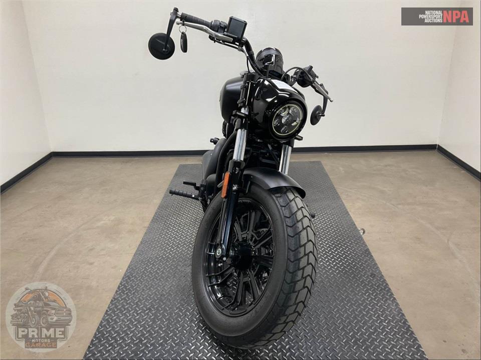 2025 Indian Motorcycle SCOUT BOBBER LIMITED WITH TECHNOLOGY PACKAGE (SMOKE) — фото 2