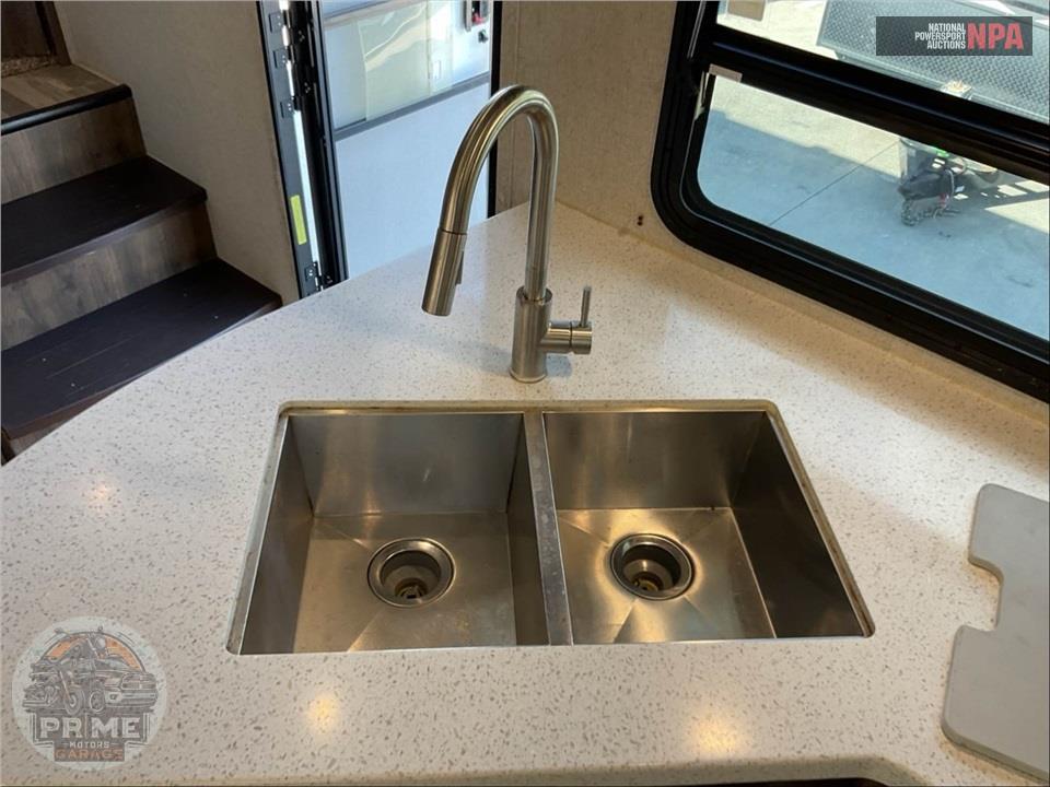 2019 Aerolite M-3013BHF - ASTORIA FIFTH WHEEL SERIES — фото 21