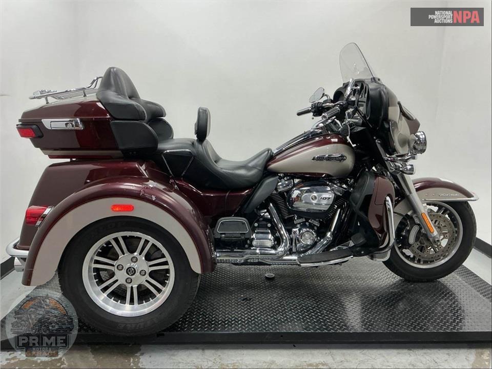 2018 Harley-Davidson FLHTCUTG TRI GLIDE ULTRA — фото 1