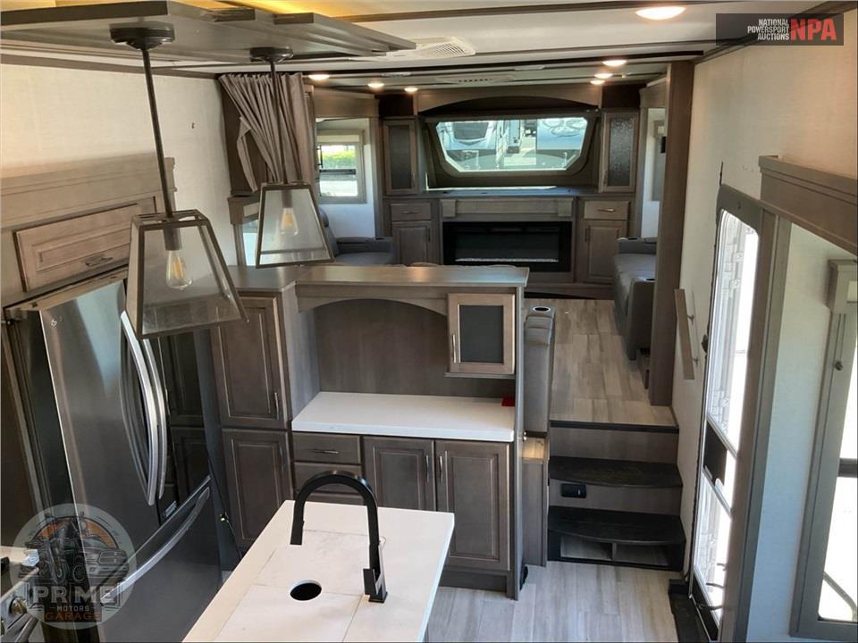 2024 Grand Design Recreational Vehicles M-380FL - SOLITUDE FIFTH WHEEL SERIES — фото 6