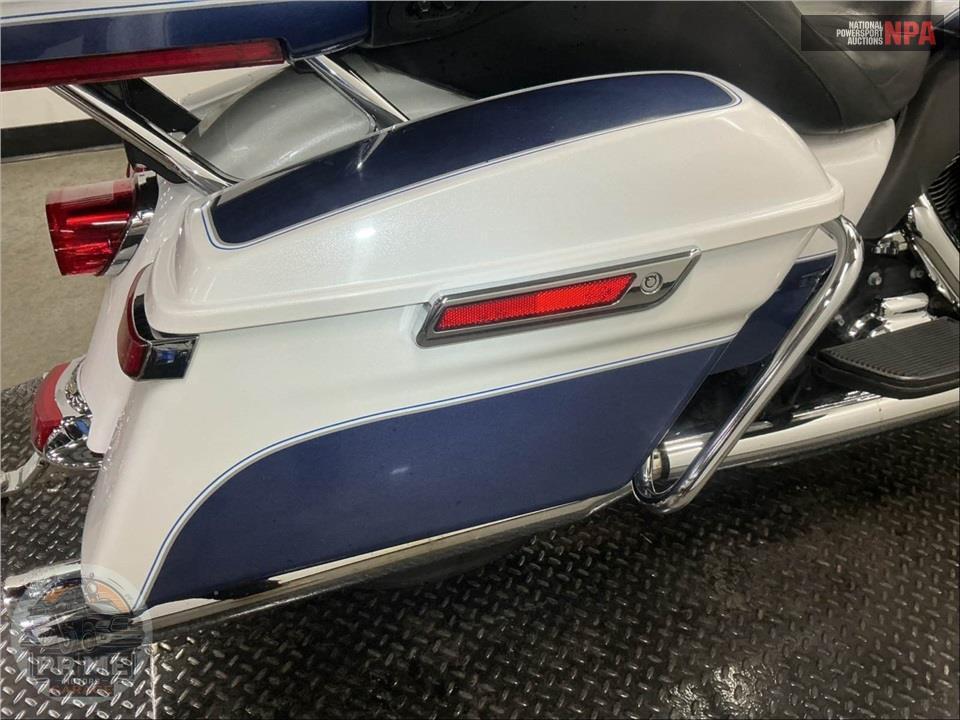 2015 Harley-Davidson FLHTCU ULTRA CLASSIC ELECTRA GLIDE — фото 32