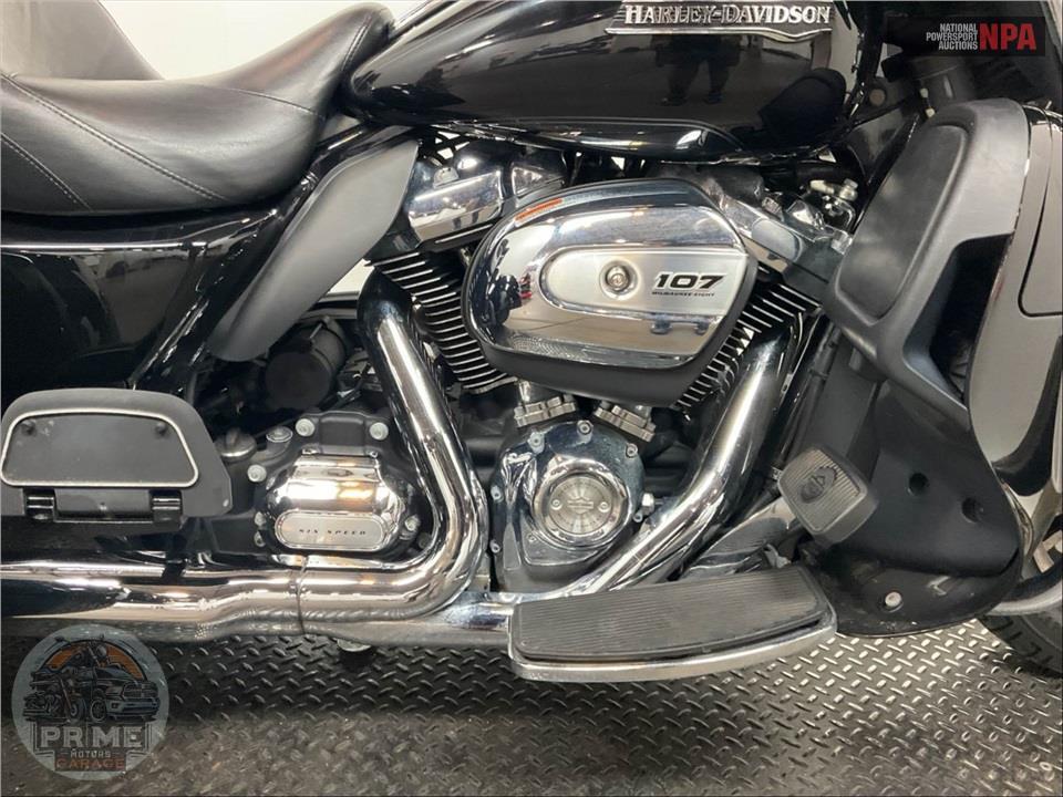 2018 Harley-Davidson FLHTCUTG TRI GLIDE ULTRA — фото 6