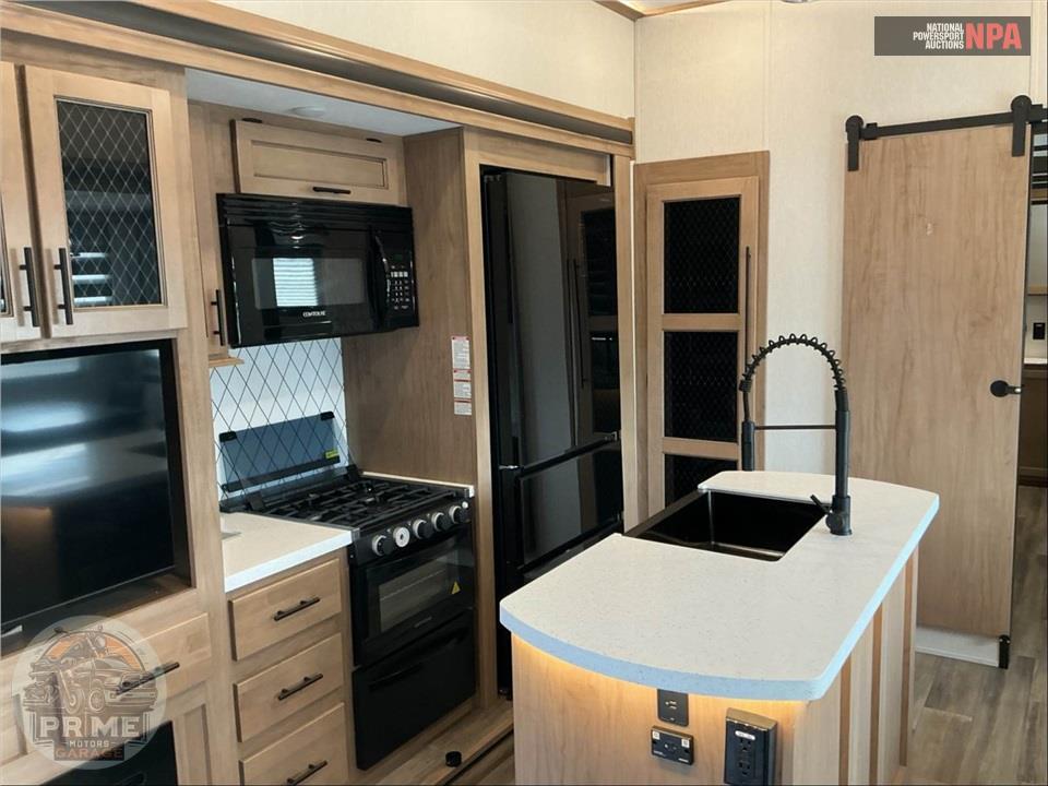 2023 Sabre By Forest River M-38DBQ - FIFTH WHEEL SERIES — фото 8