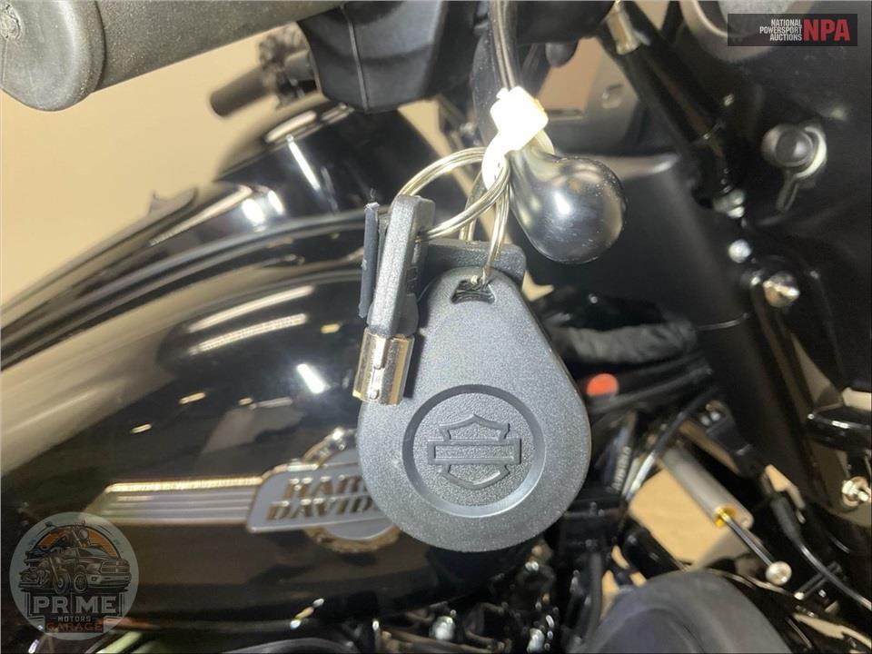 2025 Harley-Davidson FLHTCUTG TRI GLIDE ULTRA CLASSIC — фото 11
