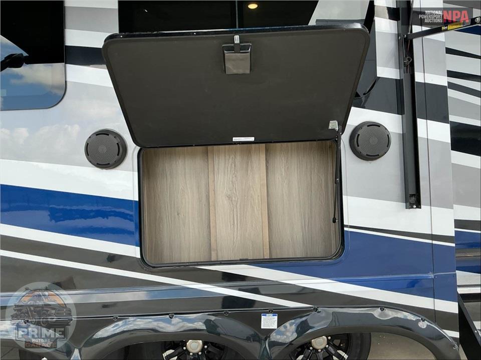 2022 Riverstone M-442MC - LEGACY FIFTH WHEEL SERIES — фото 34