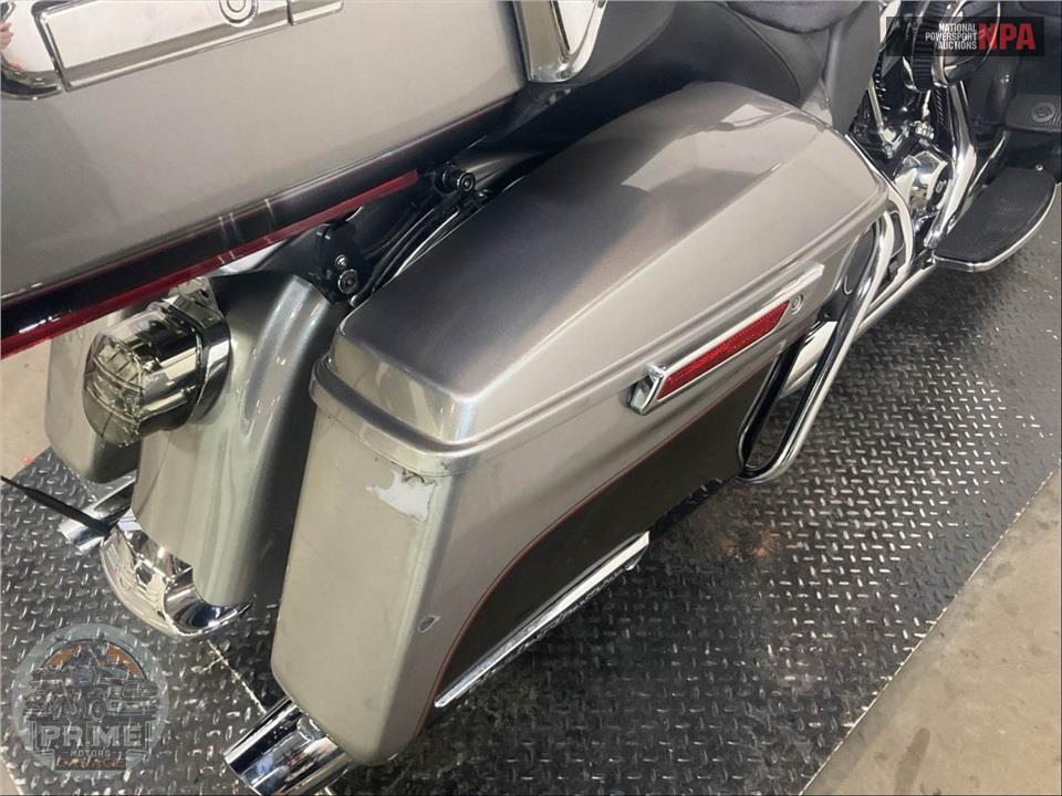 2017 Harley-Davidson FLTRU ROAD GLIDE ULTRA — фото 24