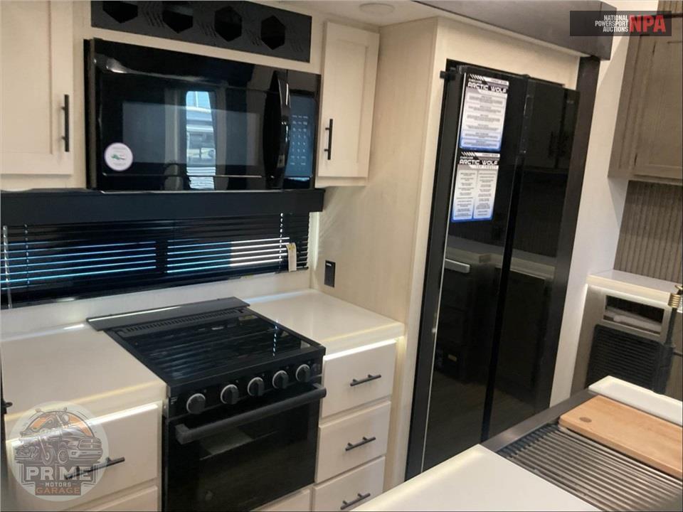2025 Cherokee By Forest River M -3850SUITE - ARCTIC WOLF FIFTH WHEEL SERIES — фото 17
