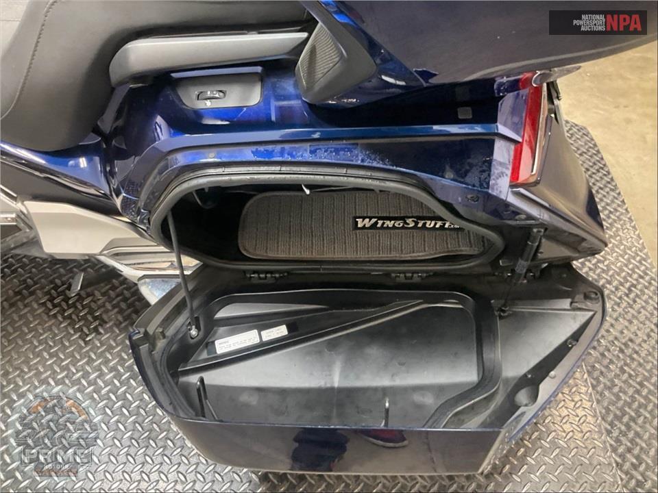 2018 Honda GL1800 GOLDWING TOUR (BLUE) — фото 17