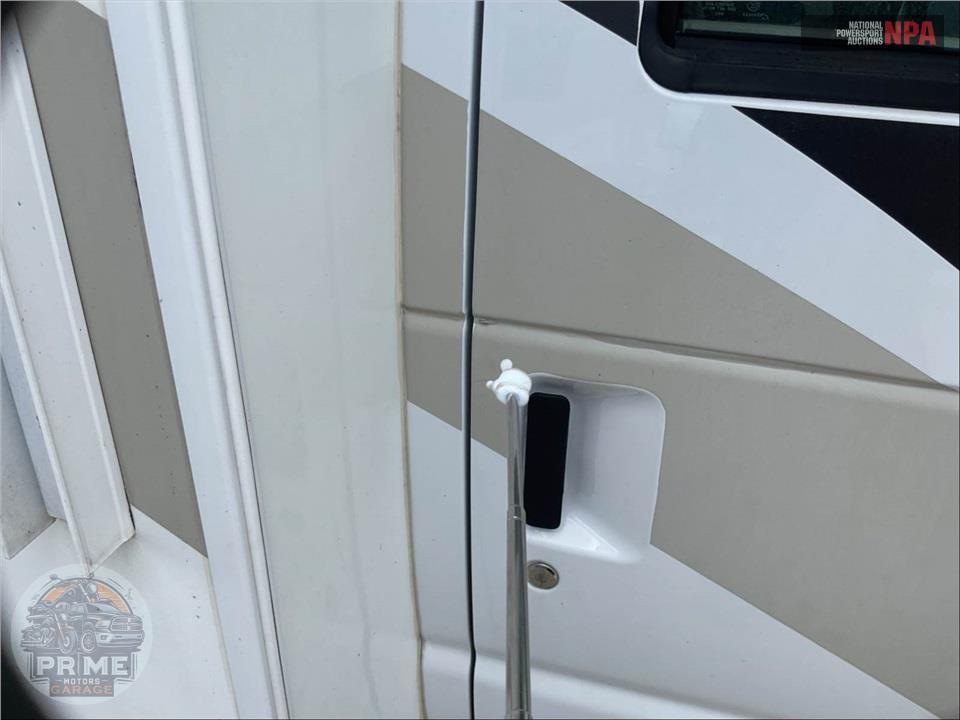2020 Thor Motor Coach M-31W E450-V10 - FOUR WINDS SERIES — фото 33