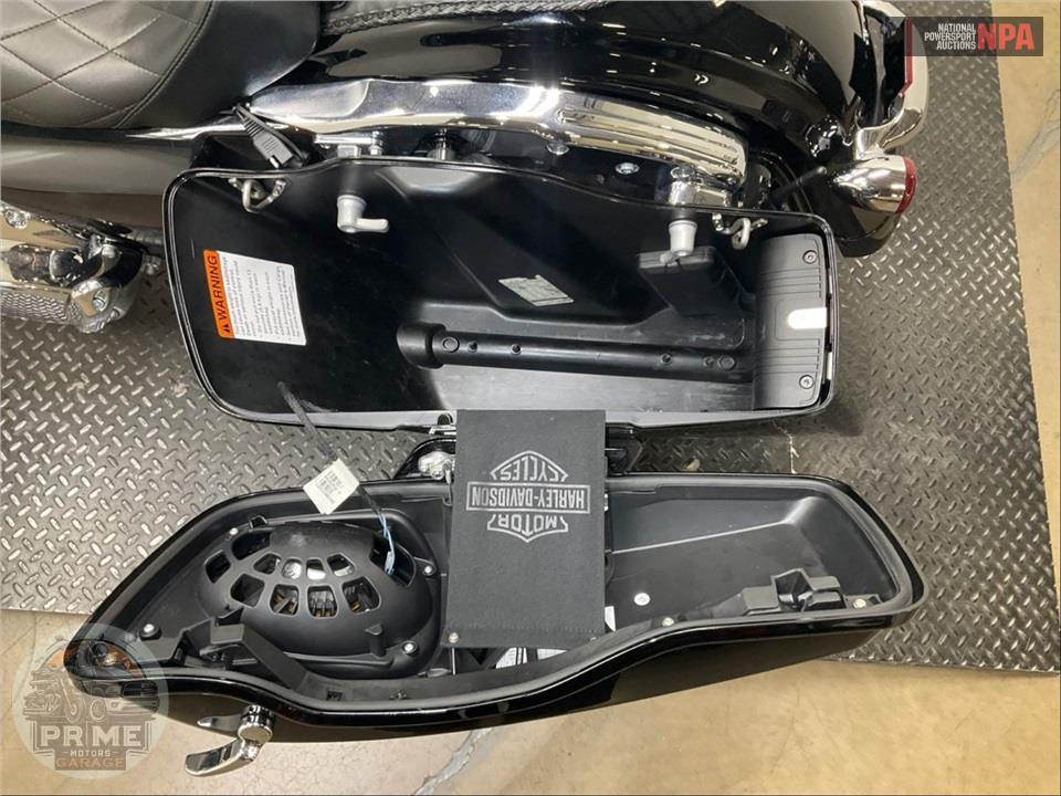2017 Harley-Davidson FLTRX ROAD GLIDE — фото 19